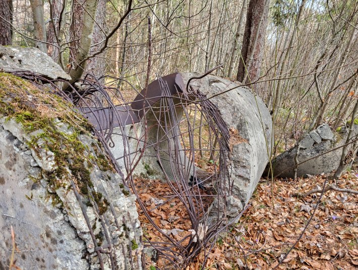 Überreste eines Ein-Mann-Bunkers, der zum Schutz einer Person bei Explosionen gedacht war., © Stadt Geretsried